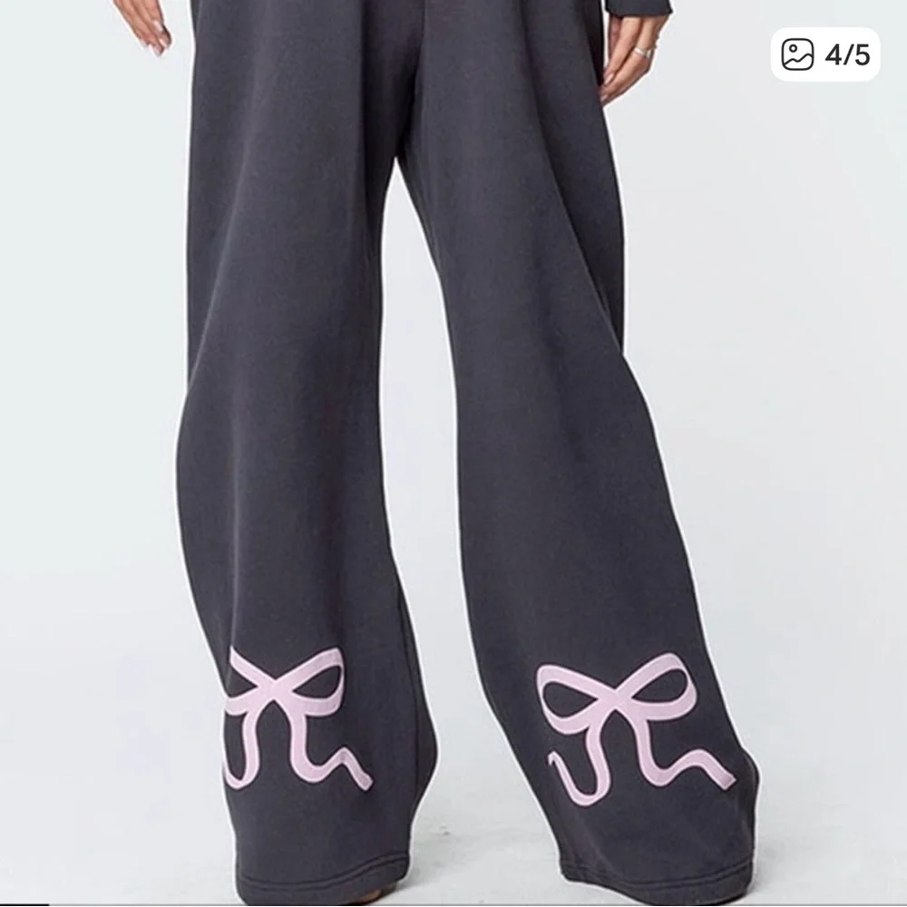 Edikted Bonney Bow Black Sweatpants Pink Bow Detail - Picture 5 of 10